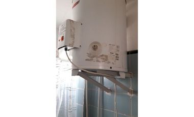 Depto de 2 amb. externo, vista frontal a la Plaza Alberdi y lateral al mar desde balcón.