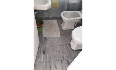 Depto de 2 amb. externo, vista frontal a la Plaza Alberdi y lateral al mar desde balcón.