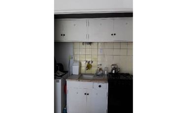 Depto de 2 amb. externo, vista frontal a la Plaza Alberdi y lateral al mar desde balcón.