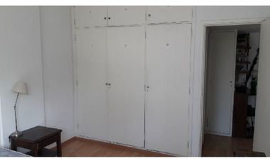 Depto de 2 amb. externo, vista frontal a la Plaza Alberdi y lateral al mar desde balcón.