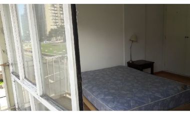 Depto de 2 amb. externo, vista frontal a la Plaza Alberdi y lateral al mar desde balcón.