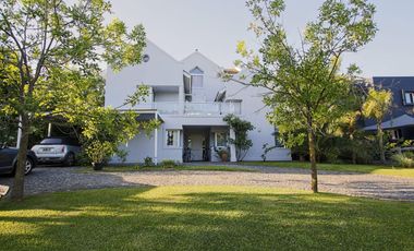 Muy buena casa al lago en Castores
