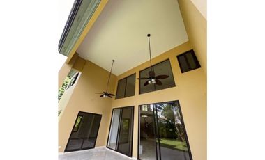 SE VENDE CASA EN COSTA DEL ESTE