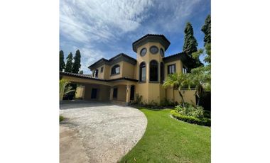 SE VENDE CASA EN COSTA DEL ESTE