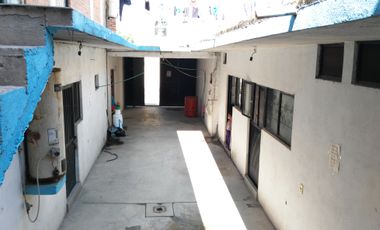 Casa con 8 habitaciones y 2 locales Comerciales