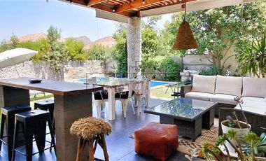 Casa en venta de 4 dorm. en Colina