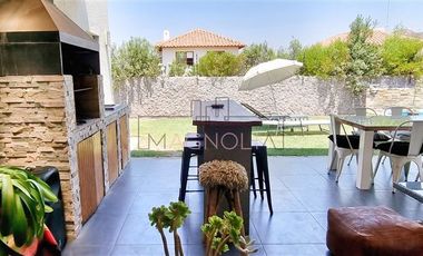 Casa en venta de 4 dorm. en Colina