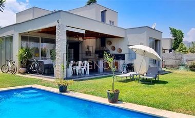 Casa en venta de 4 dorm. en Colina