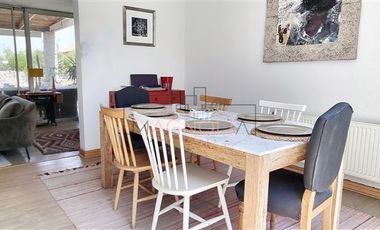 Casa en venta de 4 dorm. en Colina