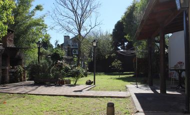 Casa de 3 AMBIENTES ubicada a 500 metros de la Avenida Tomás Espora.