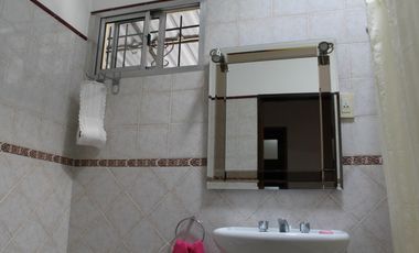 Casa de 3 AMBIENTES ubicada a 500 metros de la Avenida Tomás Espora.