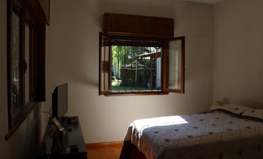 Casa de 3 AMBIENTES ubicada a 500 metros de la Avenida Tomás Espora.