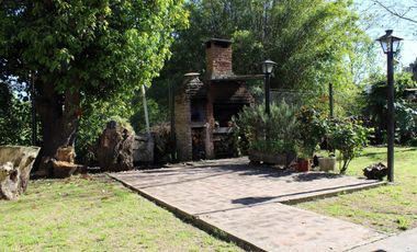 Casa de 3 AMBIENTES ubicada a 500 metros de la Avenida Tomás Espora.