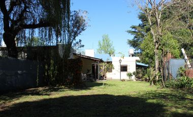 Casa de 3 AMBIENTES ubicada a 500 metros de la Avenida Tomás Espora.