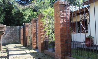 Casa de 3 AMBIENTES ubicada a 500 metros de la Avenida Tomás Espora.