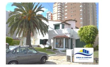 VENTA DE HERMOSA CASA DE ESTILO EN MIRAMAR