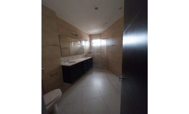 SE VENDE APARTAMENTO EN CLAYTON