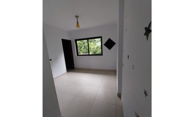 SE VENDE APARTAMENTO EN CLAYTON