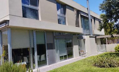 Casa en venta en Quilmes Este