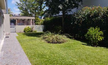 Casa en venta en Quilmes Este