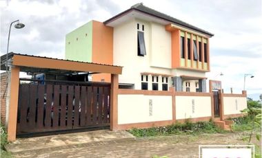 Rumah Villa 2 Lantai Luas 199 di Graha Dewata Dinoyo kota Malang