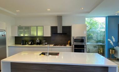 Casa en Venta en La Urb. Portovita, Via La Costa