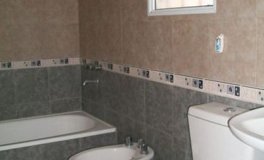LUIS GUILLON : DEPARTAMENTO CON COCHERA Y PATIO, VENTA INDIVIDUAL O EN BLOQUE ( 2 DPTOS)