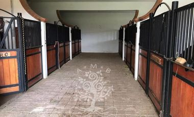 FINCA EN VENTA  AMUEBLADA A TODO LUJO!