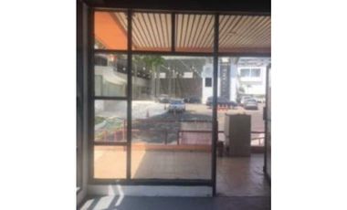 LOCAL VIA VENETTO FRENTE AL HOTEL PANAMA 65M2