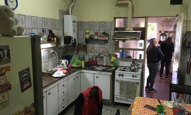 Duplex V.BALLESTER. B BALLESTER Y SAN LORENZO. DUPLEX 3 AMBIENTES, 2 DORMITORIOS, COCINA-COMEDOR, BAÑO , COCHERA Y PATIO