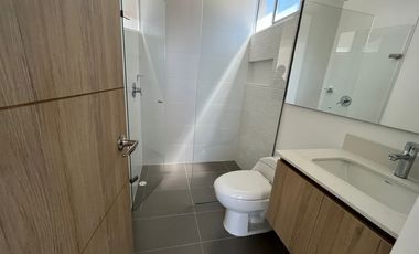 apartamento en arriendo en los colegios. Cod A510471