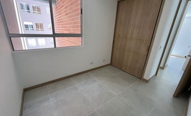 apartamento en arriendo en los colegios. Cod A510471