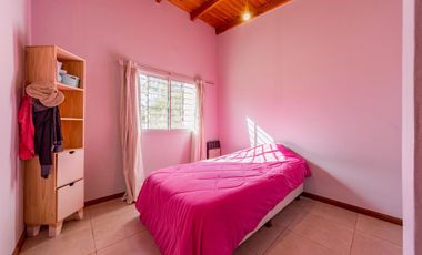 Venta - Casa 2 Dormitorios - Jardín (Centro, Roldán)