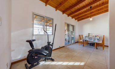 Venta - Casa 2 Dormitorios - Jardín (Centro, Roldán)