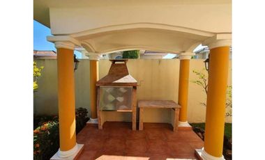 VENTA CASA AMOBLADA RESIDENCIAL PALMERAS DEL ESTE COSTA DEL ESTE