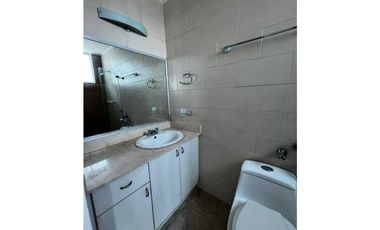 ALQUILO APARTAMENTO AMOBLADO EN TORRE 7400
