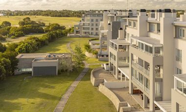 Departamento en Alquiler- Al Golf 19 Albatros 2E de Costa Esmeralda - Balcón cerrado