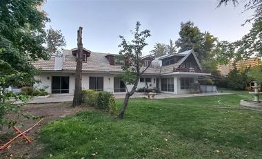 Casa en venta de 7 dorm. Calle Fresia La Florida