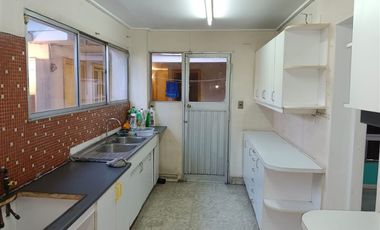 Casa en venta de 7 dorm. Calle Fresia La Florida