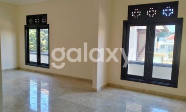 RUMAH SEMI VILLA DI MOH YAMIN RENON DENPASAR, BALI