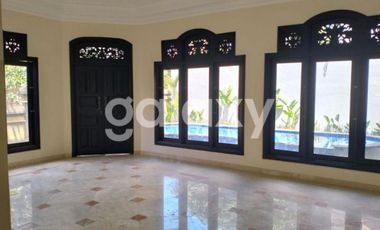 RUMAH SEMI VILLA DI MOH YAMIN RENON DENPASAR, BALI