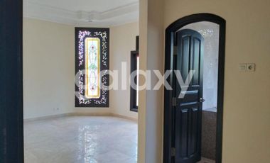 RUMAH SEMI VILLA DI MOH YAMIN RENON DENPASAR, BALI