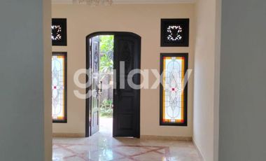 RUMAH SEMI VILLA DI MOH YAMIN RENON DENPASAR, BALI