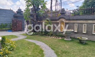 RUMAH SEMI VILLA DI MOH YAMIN RENON DENPASAR, BALI