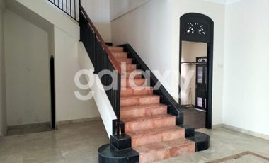 RUMAH SEMI VILLA DI MOH YAMIN RENON DENPASAR, BALI