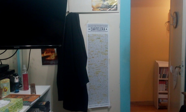 TIPO CASA DE 4 AMBIENTES, BAÑO, TOILATTE, TERRAZA Y QUINCHO EN FLORESTA.