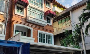 4 Bedroom Townhouse for sale at Yenakart Residence