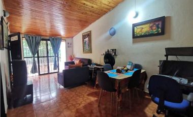 Venta de Casa en Santa Ana con mezanine