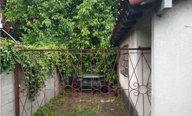 CHALET EN VENTA A RECICLAR CON LOCAL