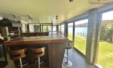 Piscina Quincho Orilla Lago Privado y en Condominio